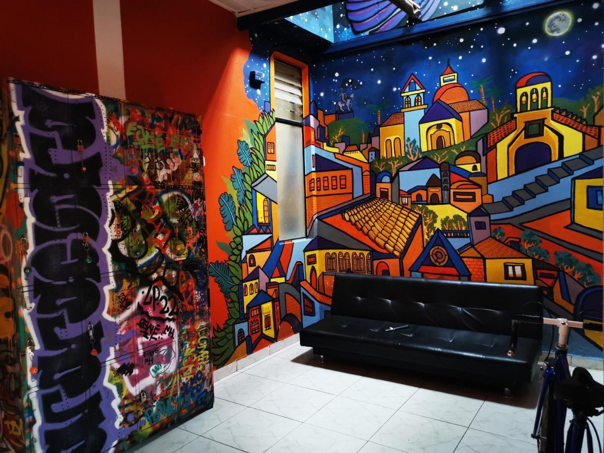 Lienzo Hostel And Mural Art Museum Popayan Bagian luar foto